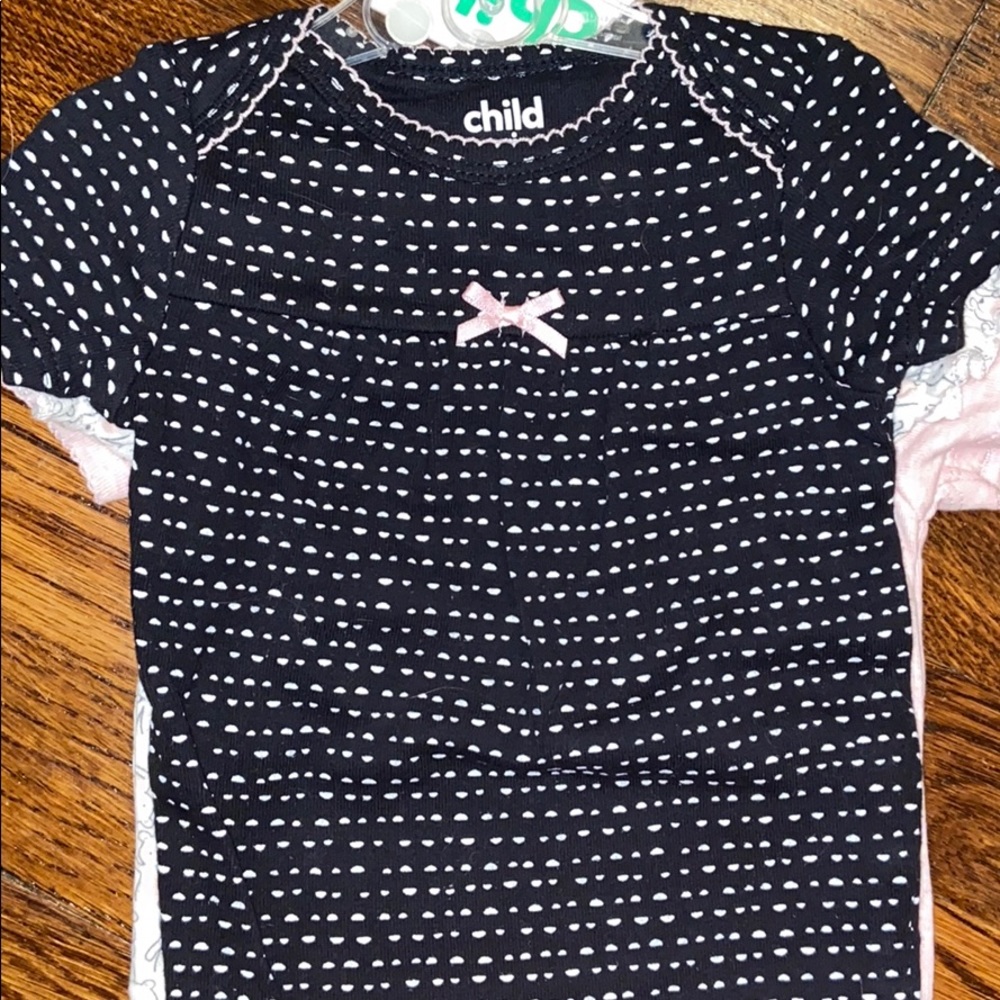 3 pack Carter’s onesies NWT